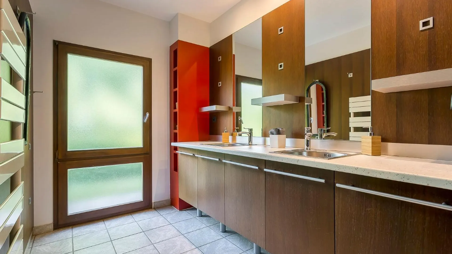 Maison Gaia Hieres-Sur-Amby 0*,