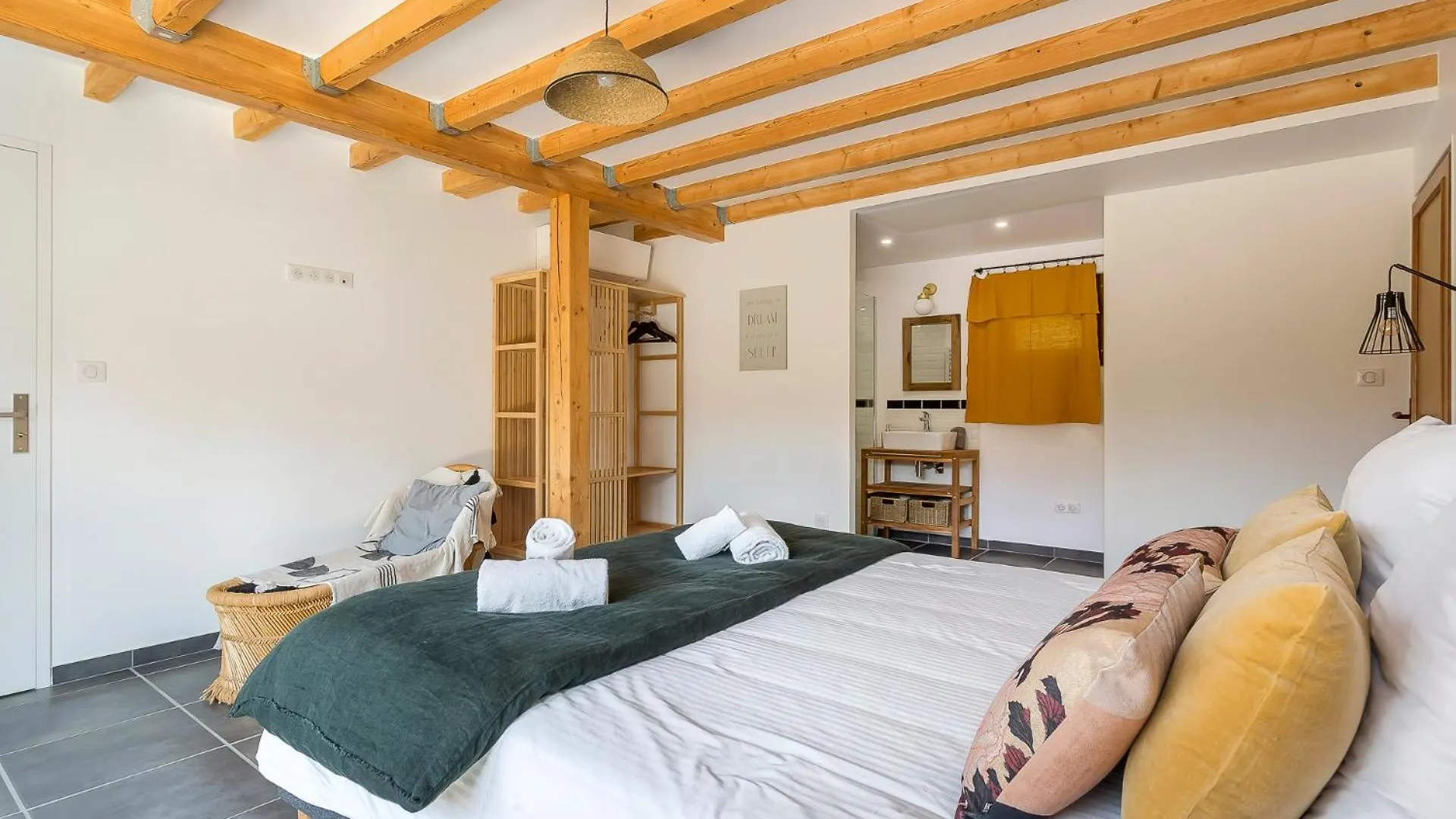 Maison Gaia Hieres-Sur-Amby 0*,
