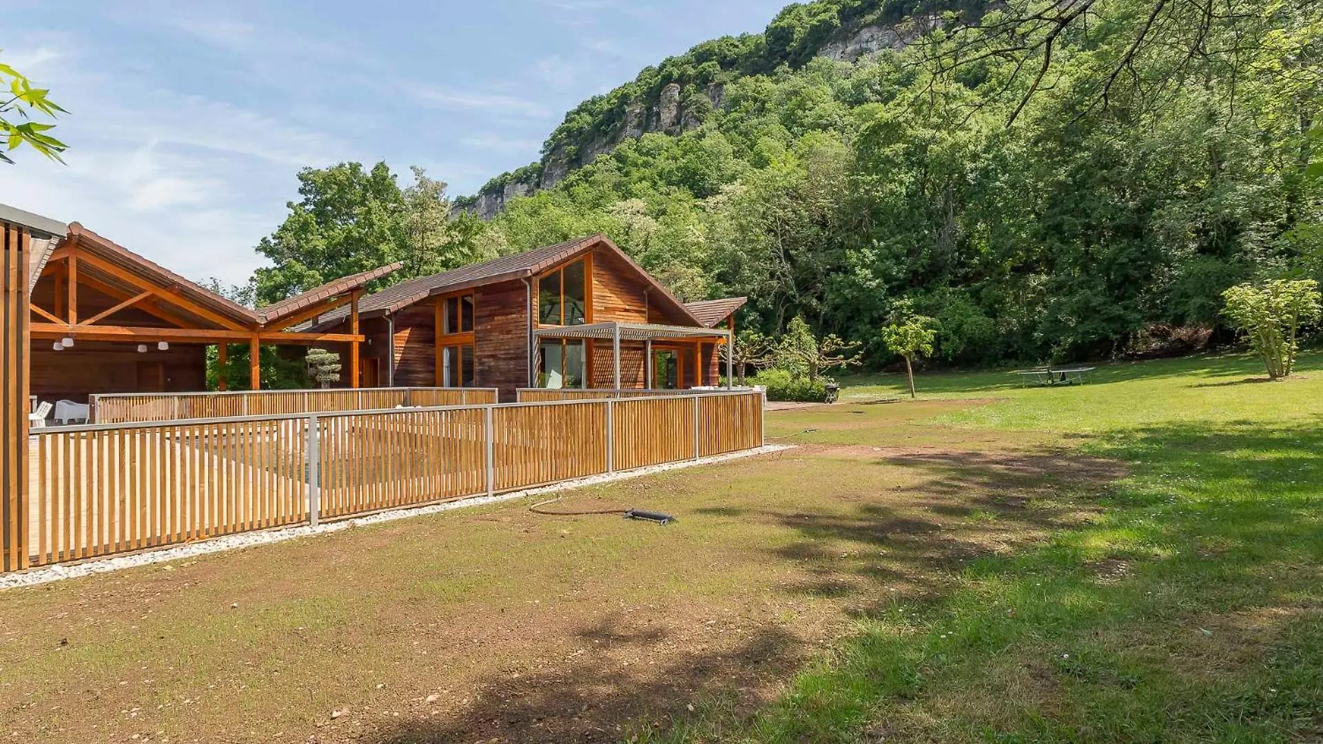 Maison Gaia Hieres-Sur-Amby 0*,  France